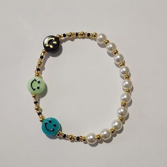 Custom Smiley Face and Pearl Bracelet - Picture 1 of 1
